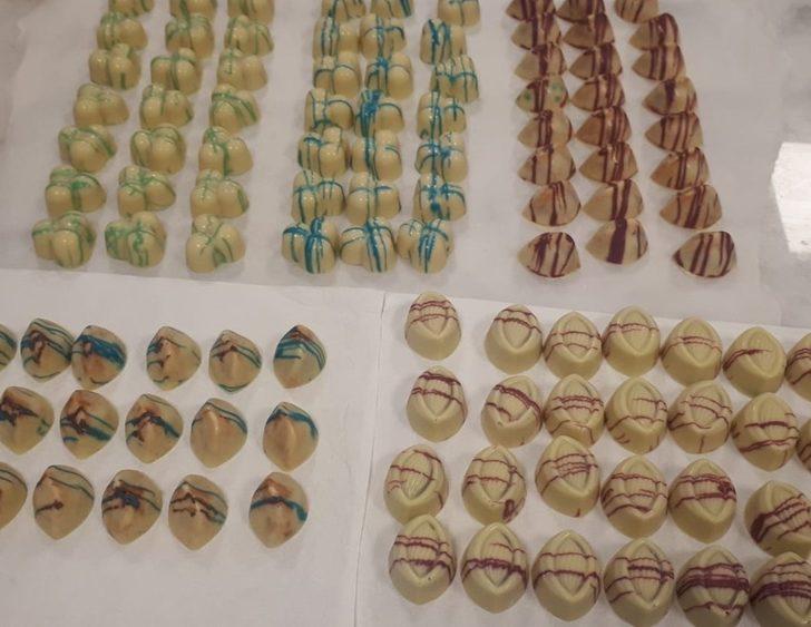 Ordulu kadınlar çikolata yapmayı öğreniyor G4