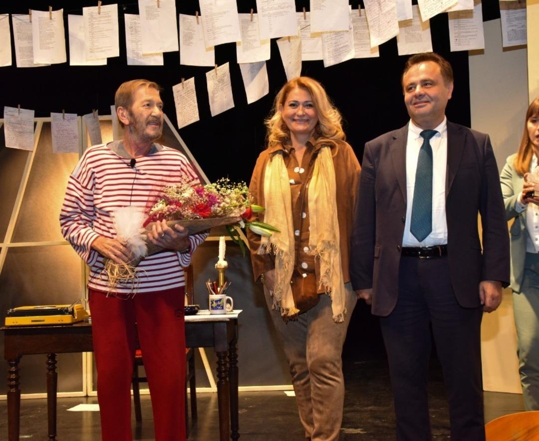 &ldquo;Ferhangi Şeyler&rdquo; adlı oyuna b&uuml;y&uuml;k ilgi