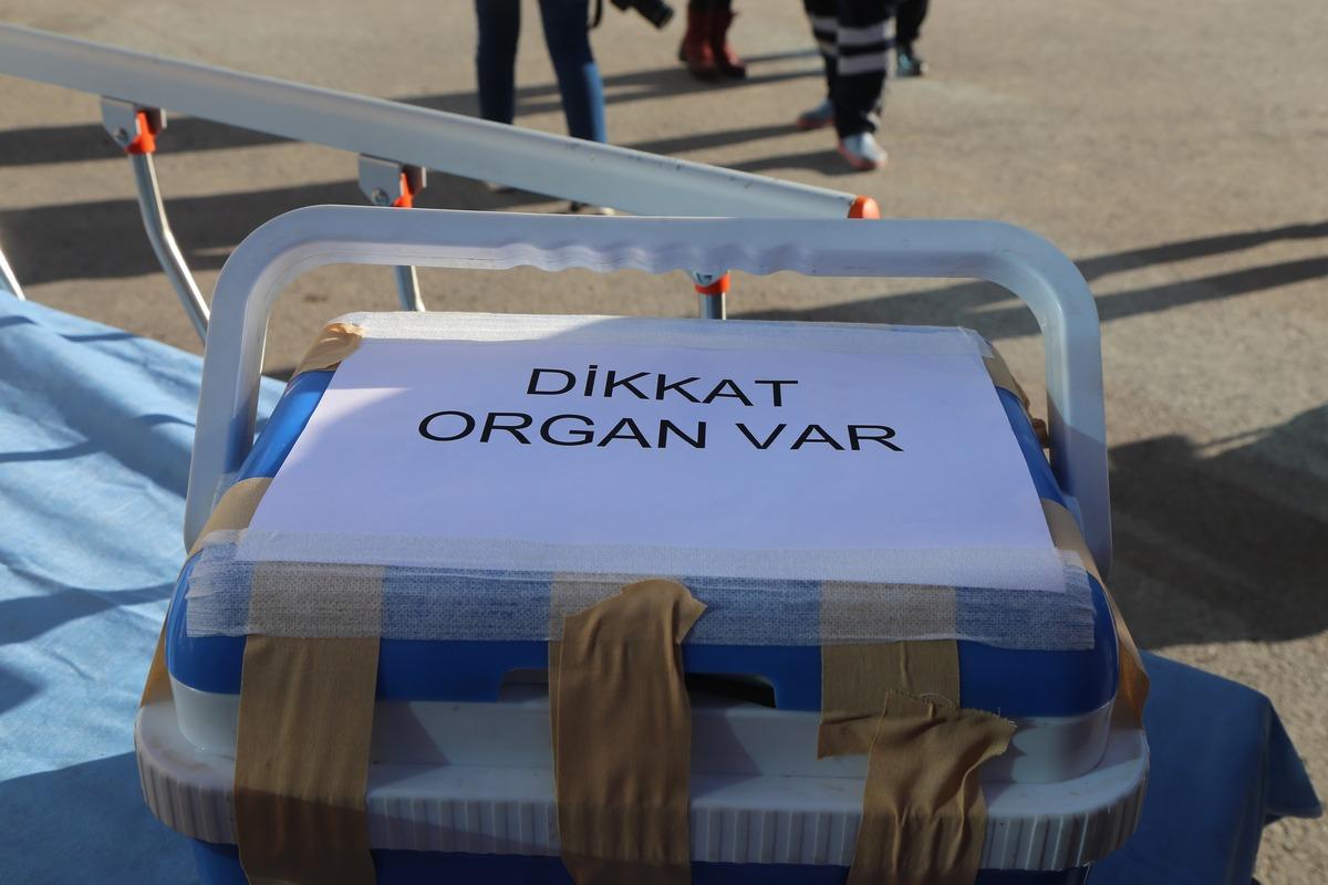 Beyin &ouml;l&uuml;m&uuml; ger&ccedil;ekleşen kadın, organlarıyla 5 hastaya umut oldu