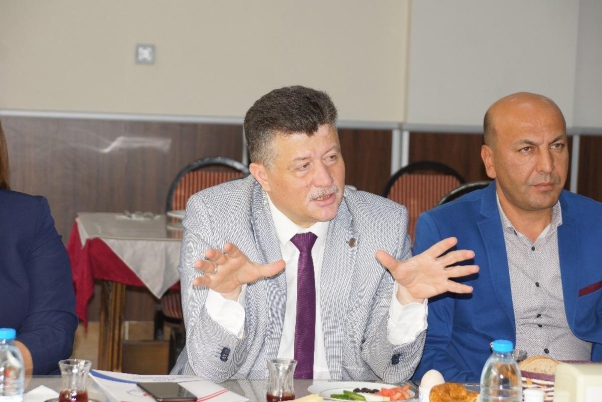 Gen&ccedil;lik ve Spor İl M&uuml;d&uuml;r&uuml; Fillik&ccedil;ioğlu yeni d&ouml;nem projelerini paylaştı