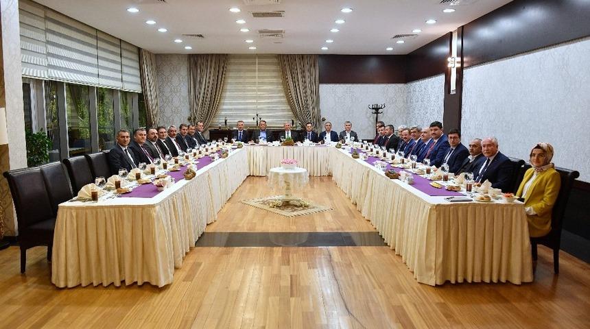 Başkan Yavaş, belediye başkanlarıyla bir araya geldi