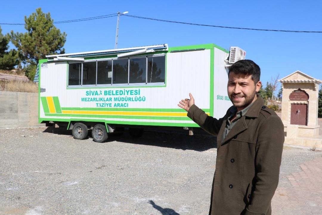 Sivas&rsquo;ın ayazına diren&ccedil;li taziye aracı