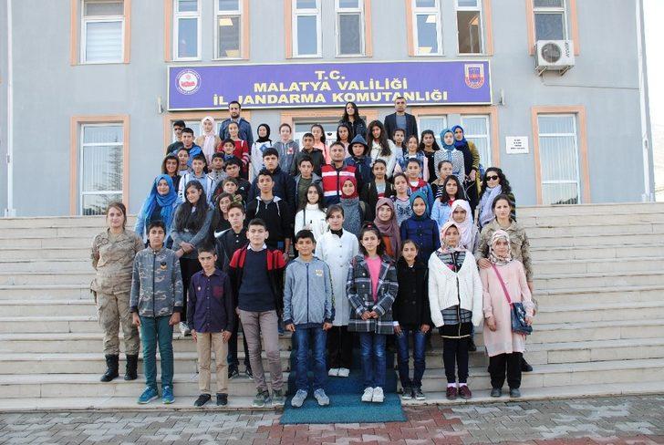 Jandarmadan öğrencilere jest G1