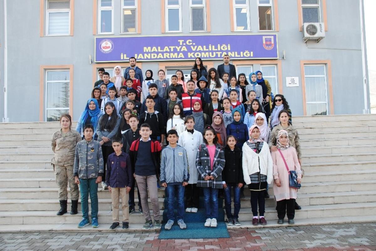 Jandarmadan &ouml;ğrencilere jest