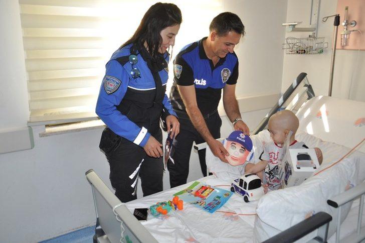Polislerden lösemili çocuklara moral ziyareti G3