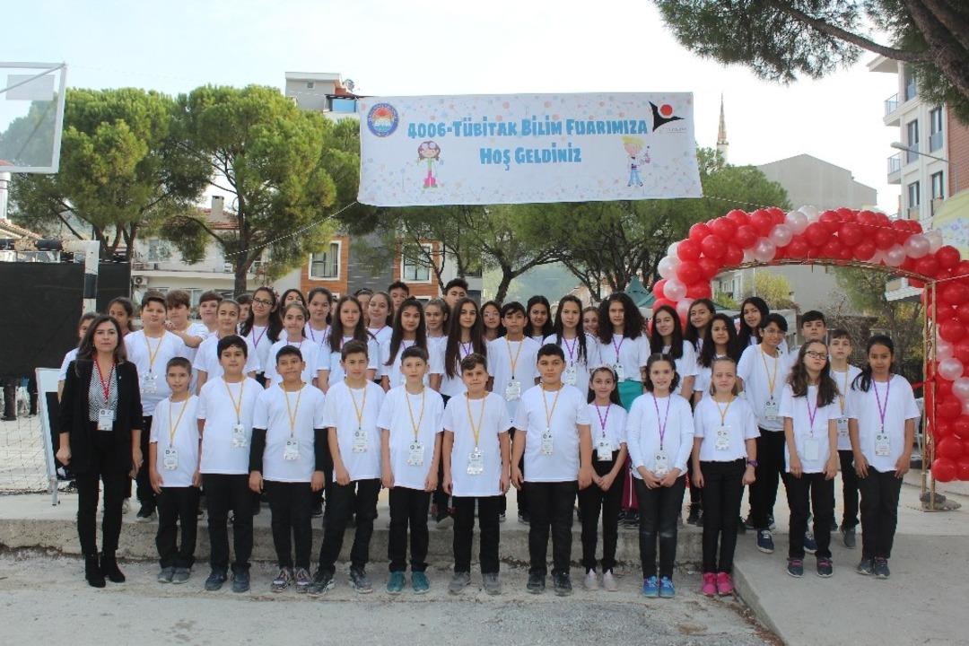 &Ouml;ğrenciler bilim fuarı ile projelerini tanıttı