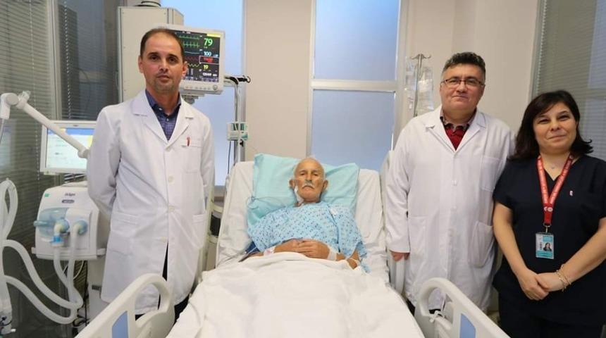 Yaşlı hasta, &ccedil;alışan kalbine yapılan bypass ile sağlığına kavuştu