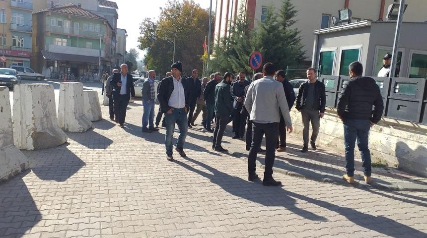 T&uuml;t&uuml;n &uuml;reticileri, &ccedil;ekler karşılıksız &ccedil;ıkınca su&ccedil; duyurusunda bulundu