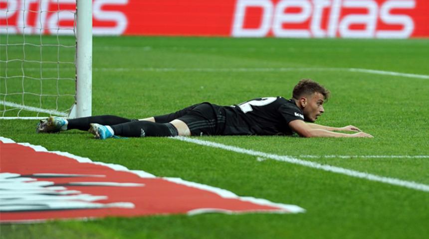 Adem Ljajic ve Oğuzhan Özyakup görüşme odasına çağrılıyor