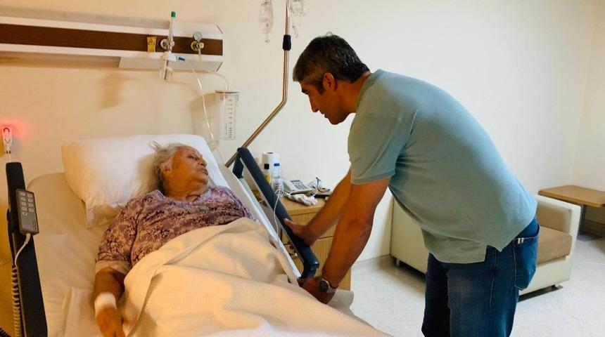 Başkan Oktay’dan usta oyuncu Karındaş’a hasta yatağında ziyaret