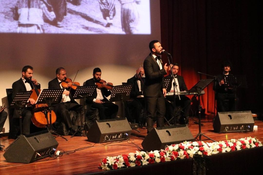 Atat&uuml;rk&rsquo;&uuml;n sevdiği şarkılar seslendirildi