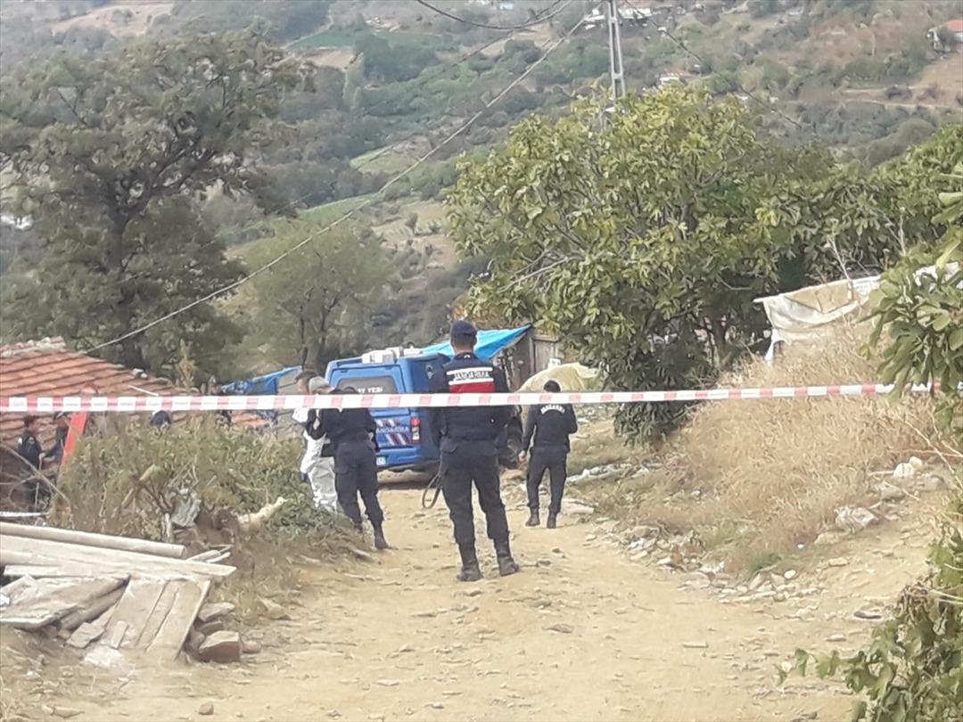 Son dakika... İzmir'de dehşet! Aynı aileden 4 kişi &ouml;ld&uuml;r&uuml;lm&uuml;ş halde bulundu