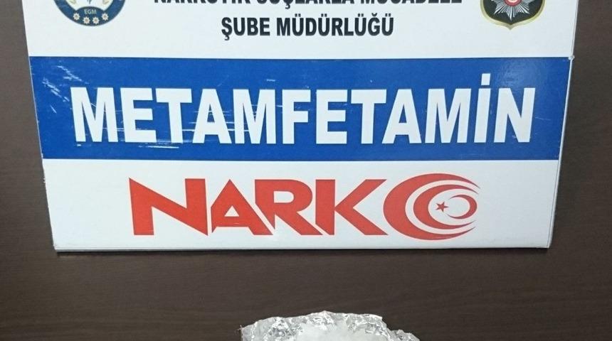 Polisten 4 uyuşturucu tacirine operasyon