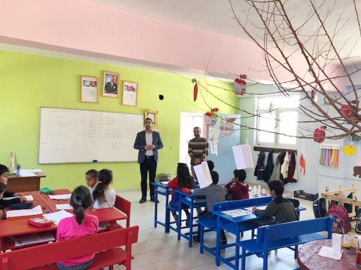 Silvan Milli Eğitim Müdürü Aydın, köy okullarını ziyaret etti G2