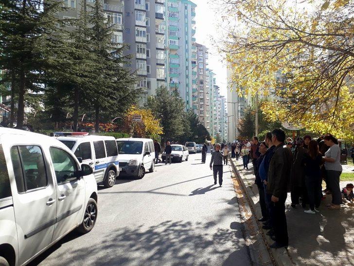 Cesedi görmek için birbirleriyle yarıştılar G4