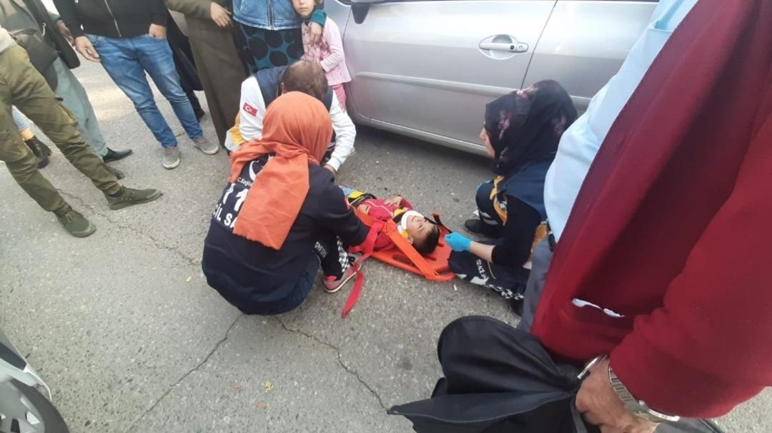 Yola fırlayan &ccedil;ocuğa otomobil &ccedil;arptı