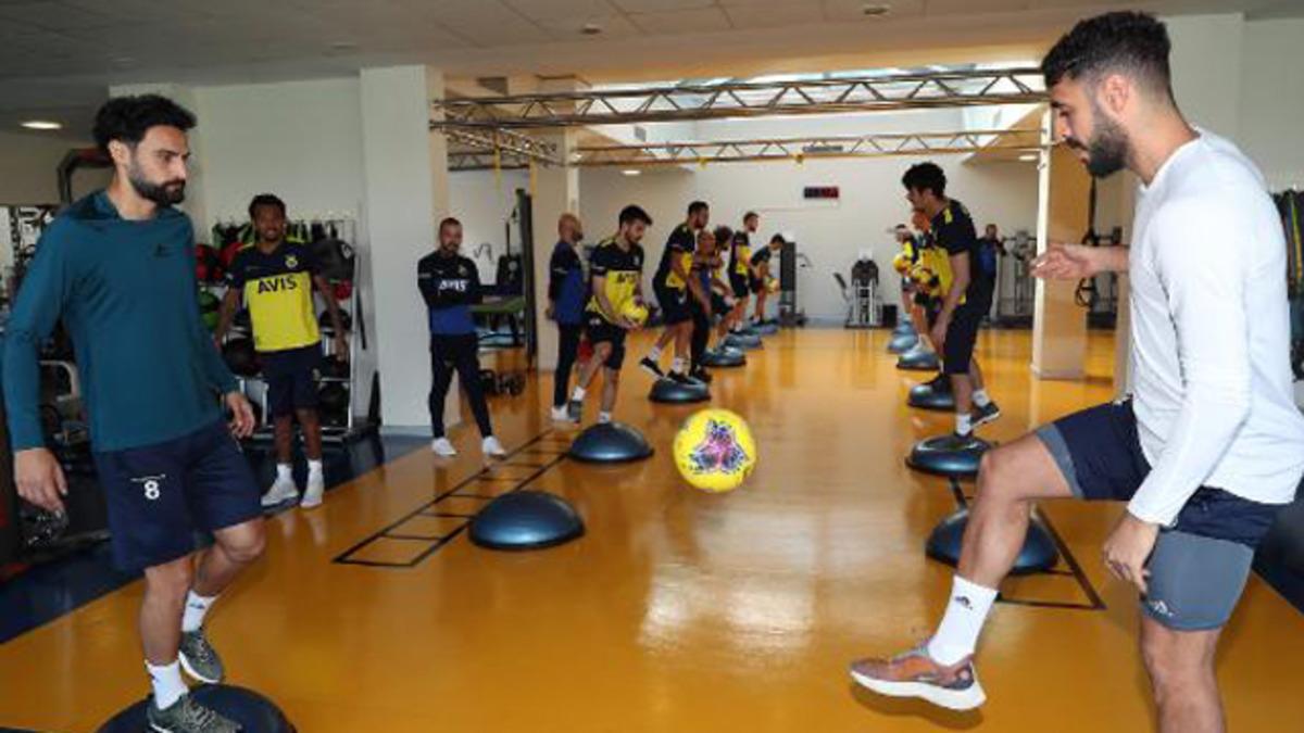 Fenerbah&ccedil;e'de Vedat Muriqi'nin tedavisine başlandı