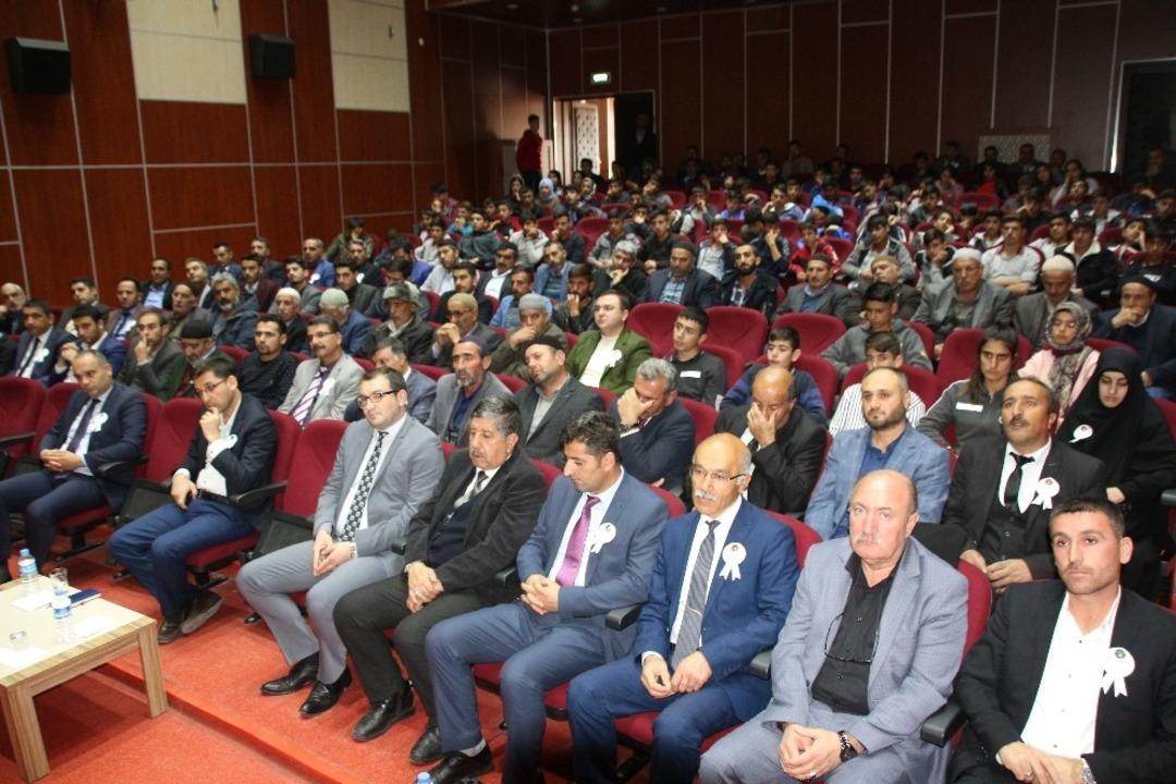 Varto&rsquo;da &lsquo;Peygamberimiz ve Aile&rsquo; konferansı