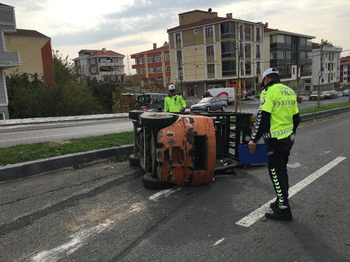 Devrilen forkliftin operat&ouml;r&uuml; yaralandı