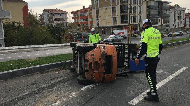 Devrilen forkliftin operatörü yaralandı