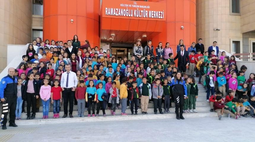 Ceyhan polisi &ccedil;ocukları tiyatroyla buluşturdu