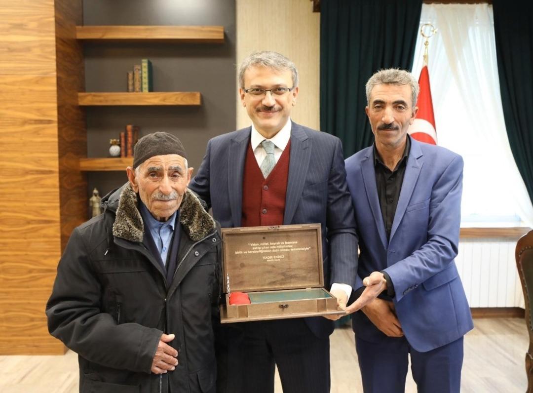 Vali Ekinci, Kore Gazisini ağırladı