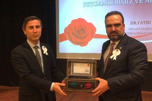 Tokat’ta “Peygamberimiz ve Aile” konferansı