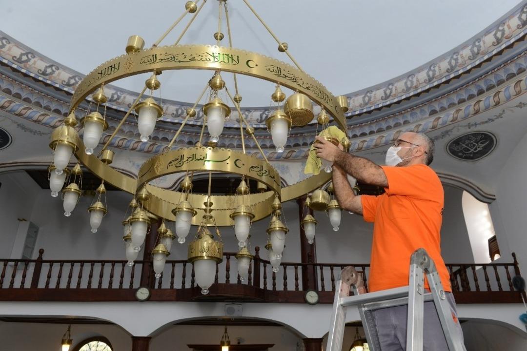 &Ccedil;orum&rsquo;da Belediyesi ibadethaneleri temizliyor