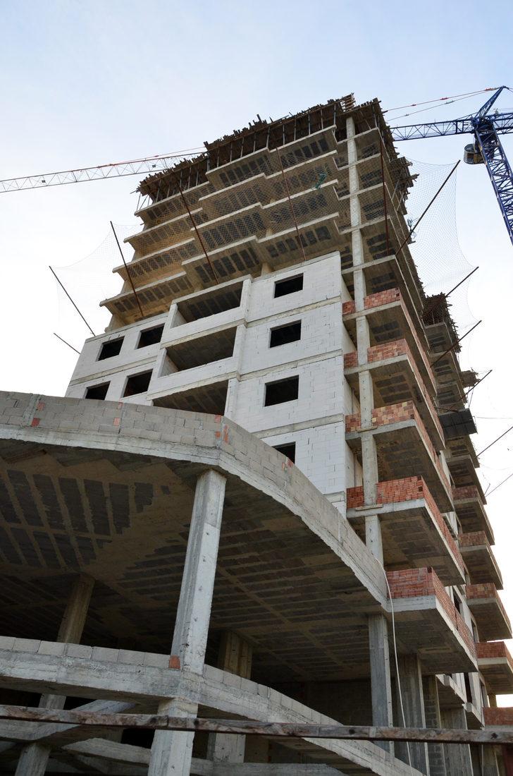 2 metre yükseklikten düşen inşaat işçisi hayatını kaybetti G4