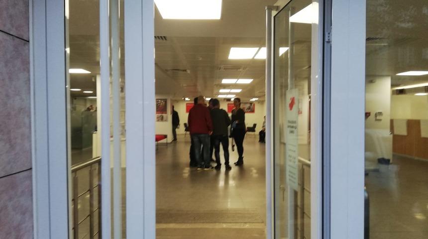 Esenler'de soygun girişiminde bulunan silahlı şüpheliyi vatandaşlar yakaladı (1)