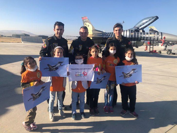 SOLOTÜRK ekibi lösemili çocukları ağırladı G2