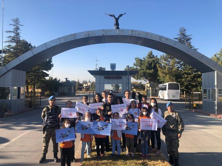 SOLOTÜRK ekibi lösemili çocukları ağırladı G3