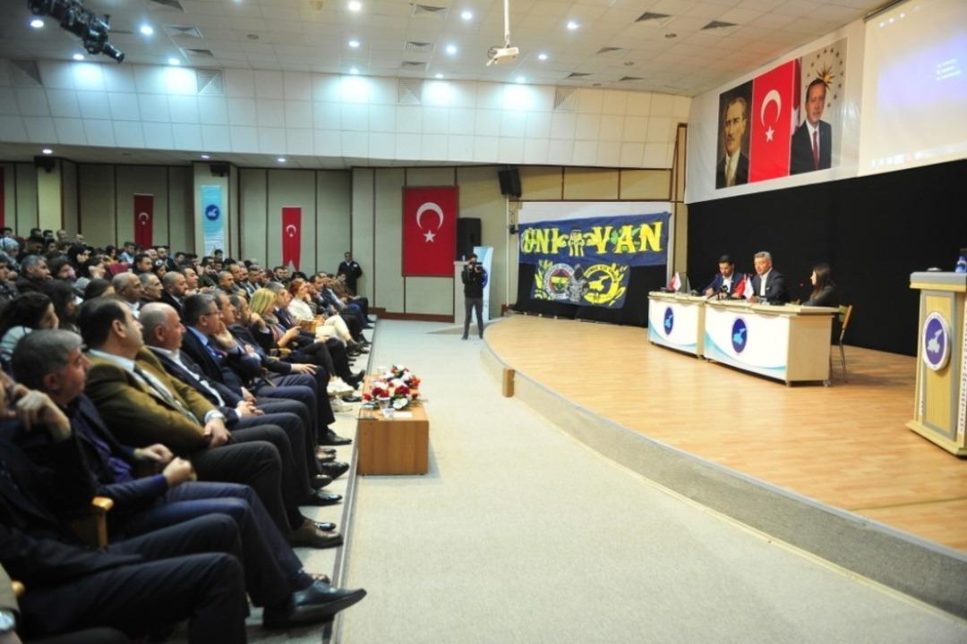 Sadettin Saran, Van YY&Uuml;&rsquo;de &ouml;ğrencilerle buluştu