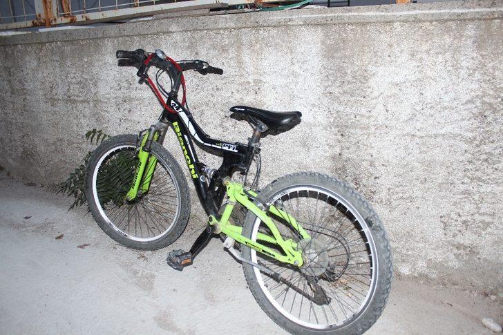 Bisikletli öğrenci çöp taksiye çarptı G3