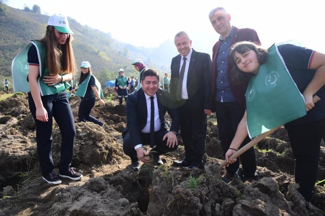 Altınordu Belediyesinden okullara ağa&ccedil; katkısı
