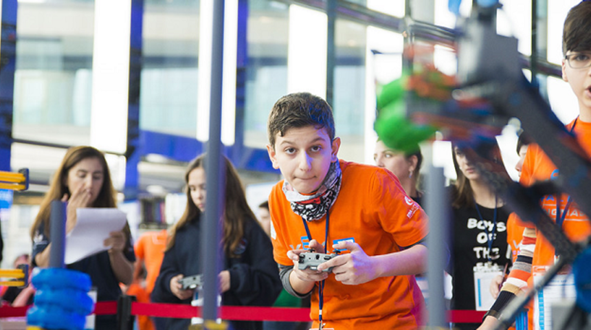 T&uuml;rk &ouml;ğrenciler d&uuml;nyadan rakipleriyle robotlarını yarıştıracak!