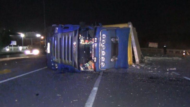 Kırıkkale’de cam yüklü TIR devrildi: 1 yaralı G1