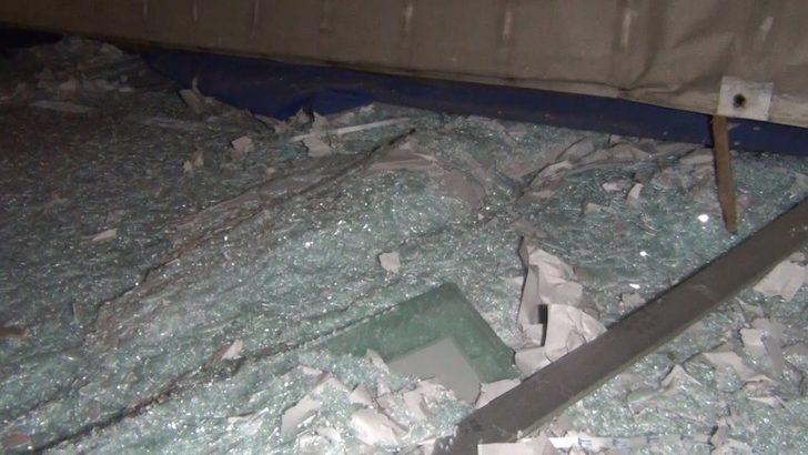 Kırıkkale’de cam yüklü TIR devrildi: 1 yaralı G2