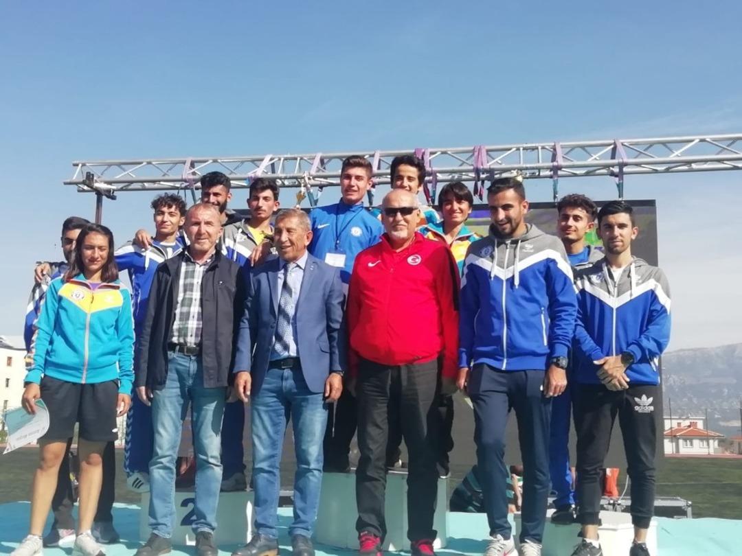 Atat&uuml;rk&rsquo;e Saygı Gen&ccedil;lik Yol Koşusunda AD&Uuml;&rsquo;den b&uuml;y&uuml;k başarı