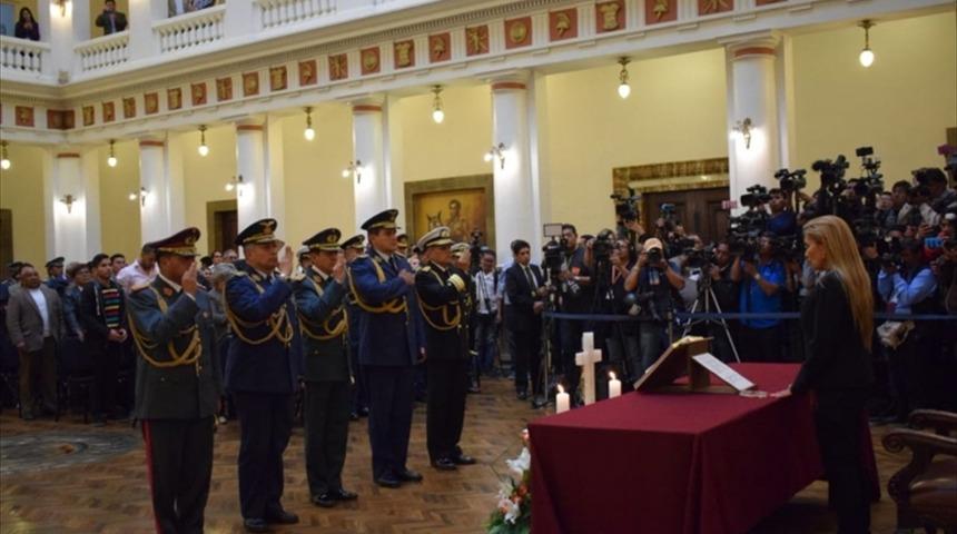 Bolivya'da Morales'i istifaya çağıran general görevden alındı