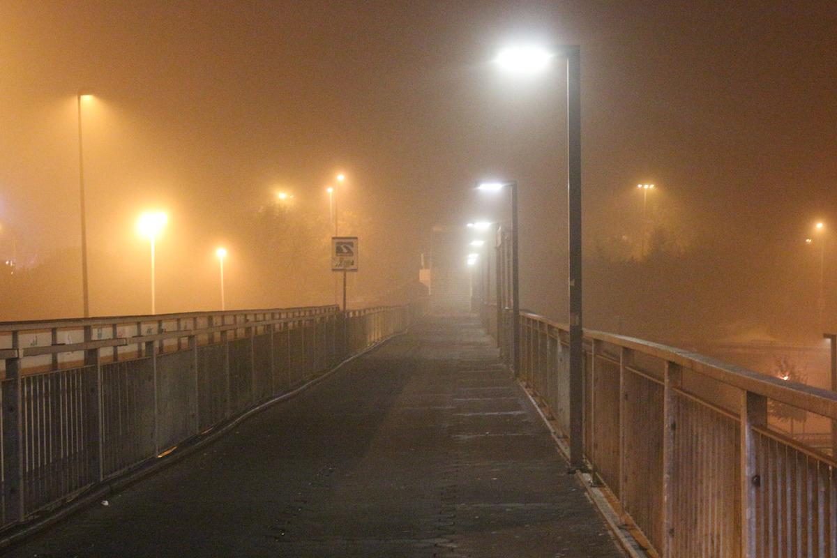 İstanbul g&uuml;ne sisle uyandı! &Ouml;zellikle Avrupa Yakası'nda etkili oluyor