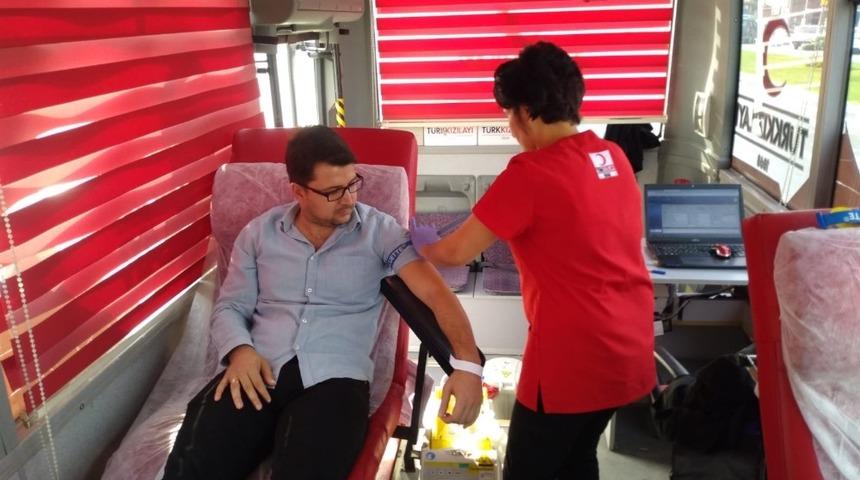 Selendi&rsquo;de Kızılay&rsquo;a 50 &uuml;nite kan