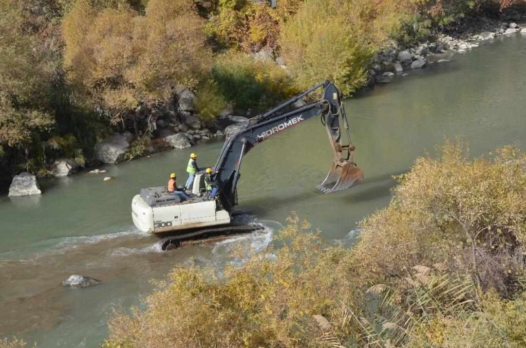 VEDAŞ ekiplerinin zorlu mesaisi