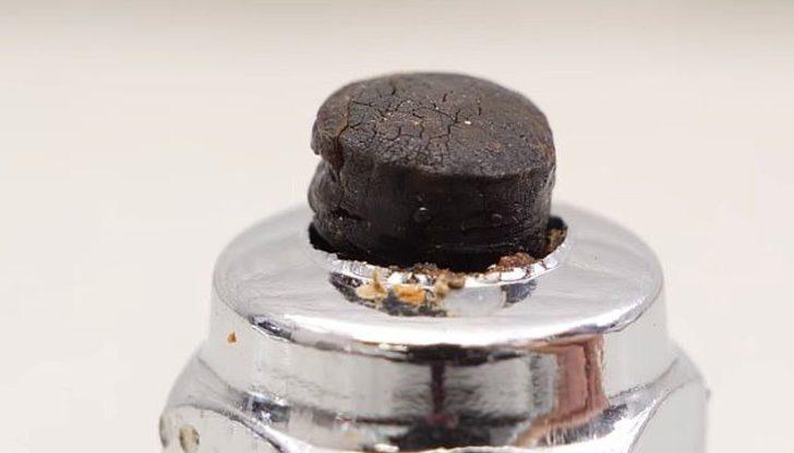 Bir yıl boyunca biriktiği tırnaklardan nişan yüzüğü yaptı! G3