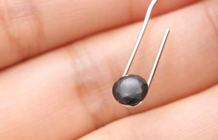 Bir yıl boyunca biriktiği tırnaklardan nişan yüzüğü yaptı! G4