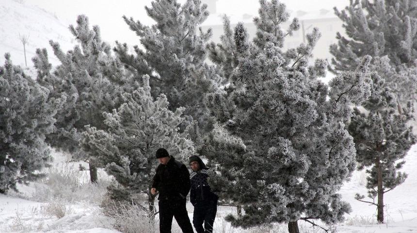 Doğu&rsquo;da sıcaklık sıfırın altına d&uuml;şt&uuml;