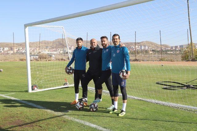 Nevşehir Belediyespor&rsquo;da kaleciler g&ouml;z dolduruyor 1