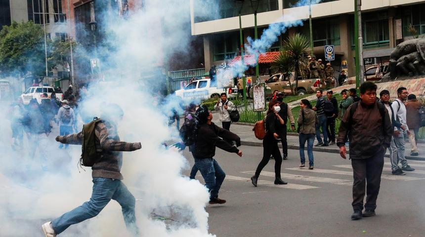 Bolivya'da Morales'i istifaya çağıran general görevden alındı