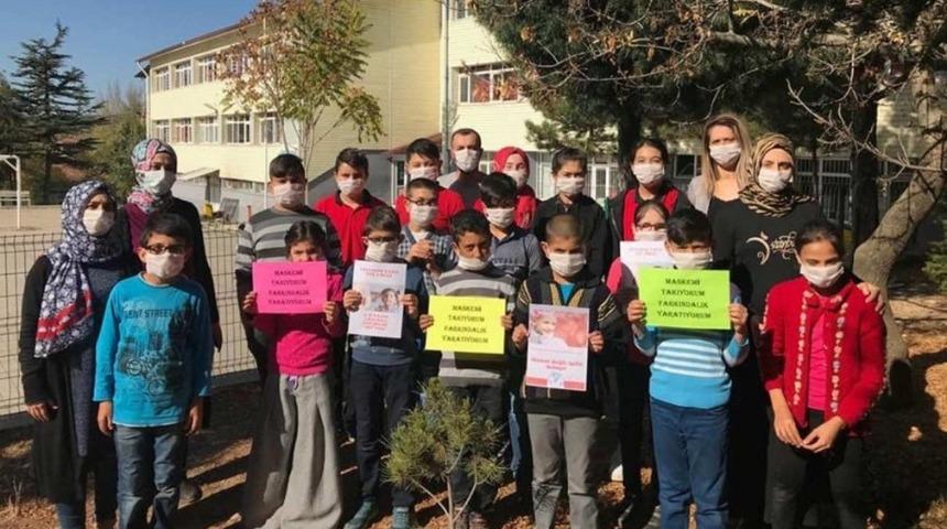 Altıntaş’ta ortaokul öğrencilerinden LÖSEV’e destek