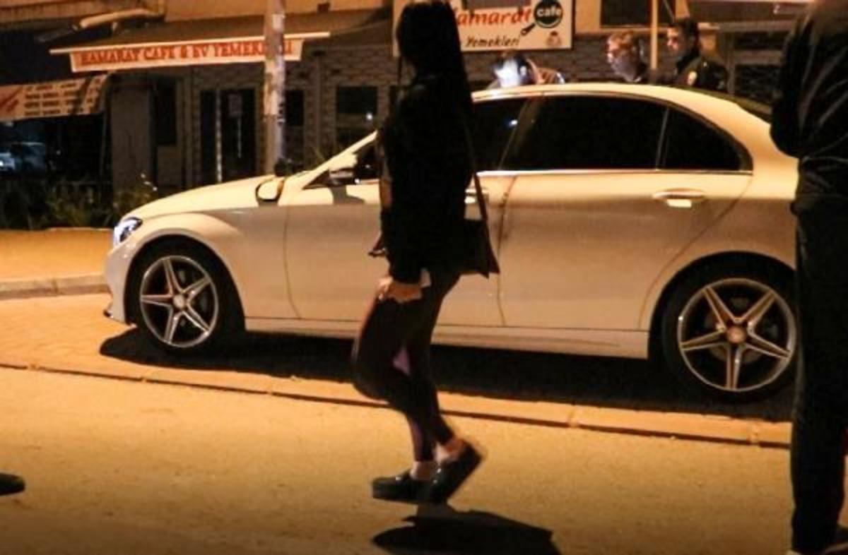 Antalya'da şaşırtan anlar! Polis yakaladı 'abla' g&ouml;zlerine inanamadı